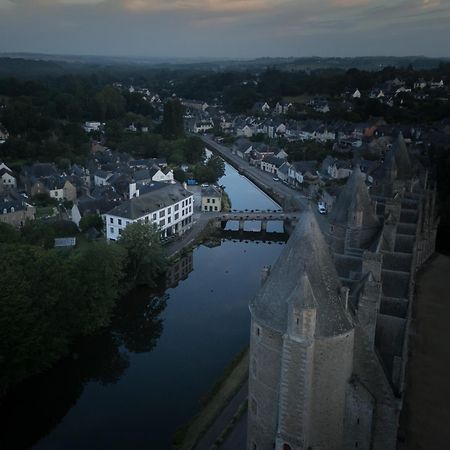 Hôtel Restaurant Du Château Josselin Exterior foto