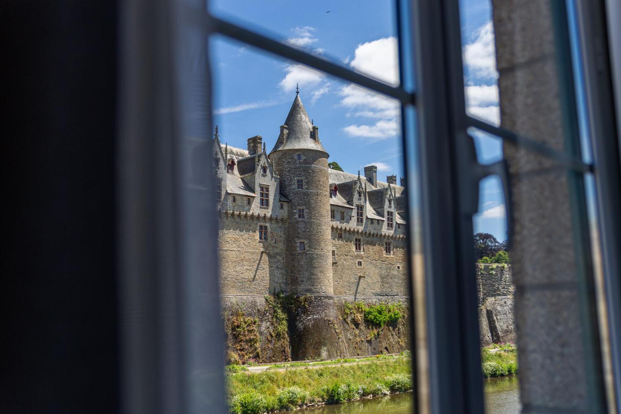 Hôtel Restaurant Du Château Josselin Exterior foto