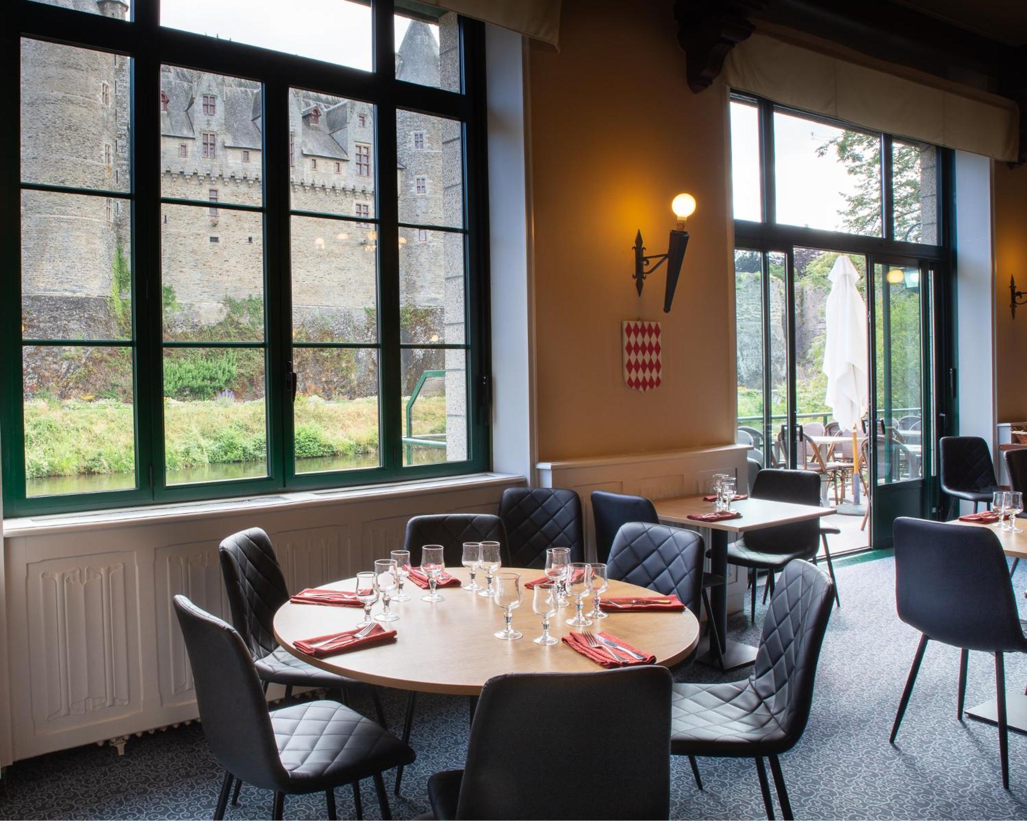 Hôtel Restaurant Du Château Josselin Exterior foto